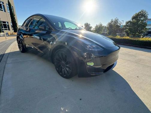 Black 2023 Tesla Model Y Performance