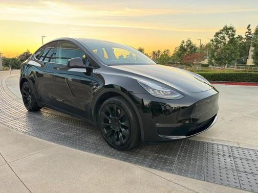 Black 2023 Tesla Model Y Long Range