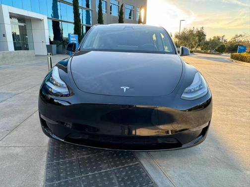 Black 2023 Tesla Model Y Long Range