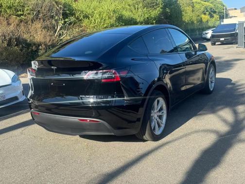 Black 2024 Tesla Model Y Long Range