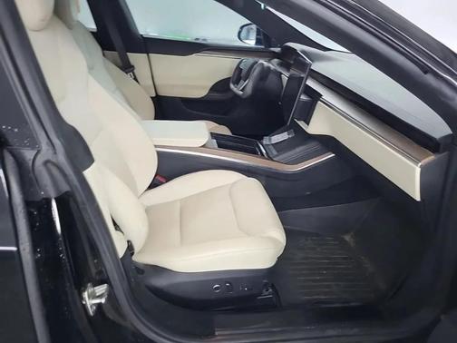 2022 Tesla Model S Base