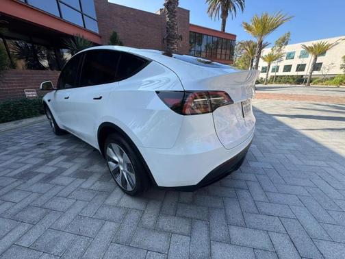 Pearl White Multi 2023 Tesla Model Y Long Range