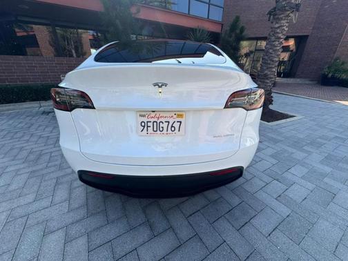 Pearl White Multi 2023 Tesla Model Y Long Range