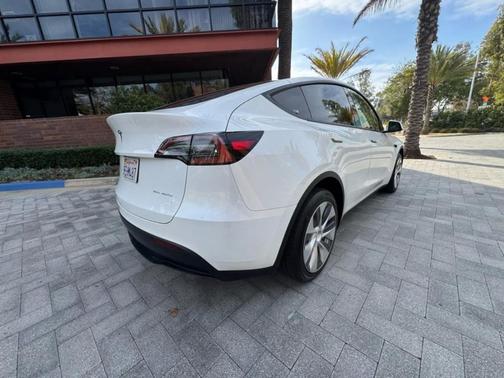 Pearl White Multi 2024 Tesla Model Y Long Range