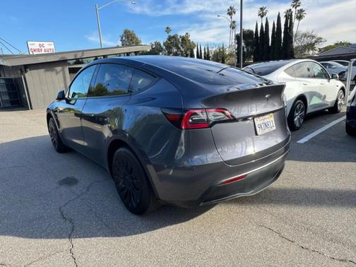 2023 Tesla Model Y Base