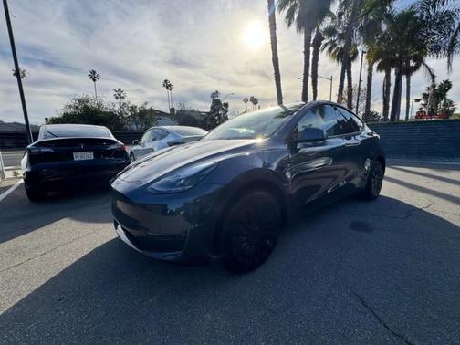 2023 Tesla Model Y Base