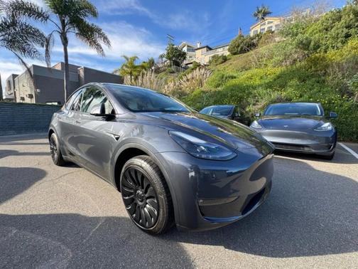 2023 Tesla Model Y Base