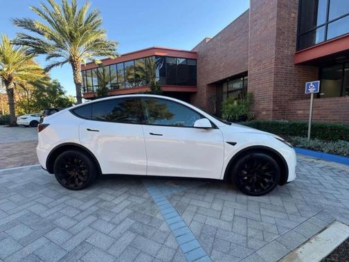 Pearl White Multi 2023 Tesla Model Y Long Range