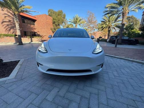 Pearl White Multi 2023 Tesla Model Y Long Range