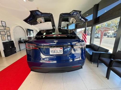 2022 Tesla Model X Base