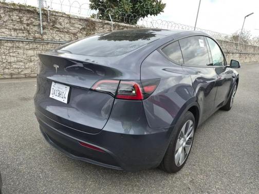 2023 Tesla Model Y Base