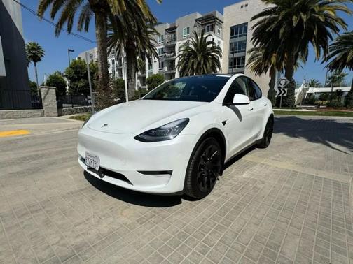 2023 Tesla Model Y Base
