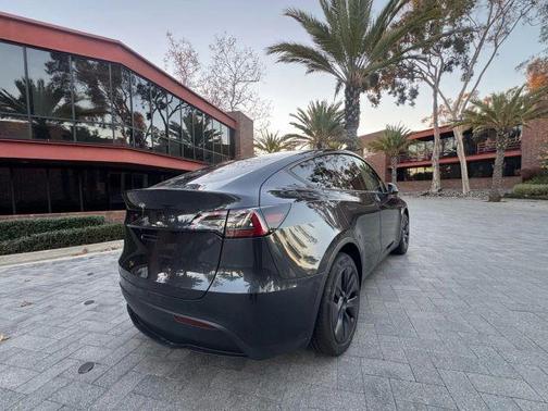 2025 Tesla Model Y Long Range