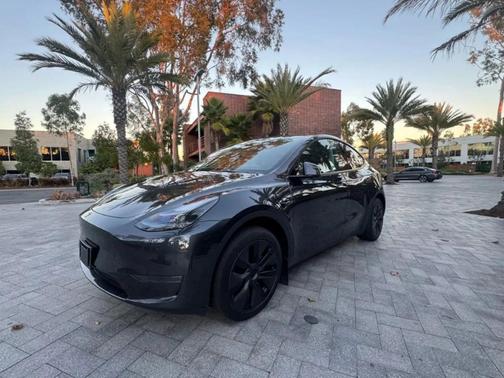 2025 Tesla Model Y Long Range
