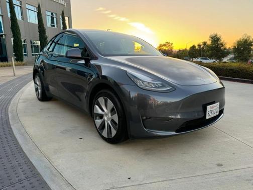 Gray 2024 Tesla Model Y Long Range