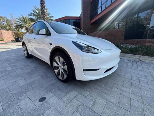 Pearl White Multi 2023 Tesla Model Y Long Range