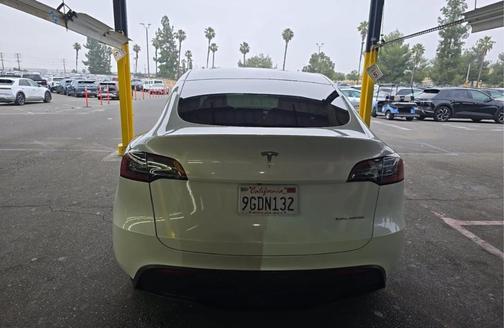 Pearl White Multi 2023 Tesla Model Y Long Range