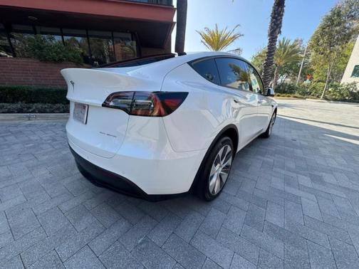 Pearl White Multi 2023 Tesla Model Y Long Range