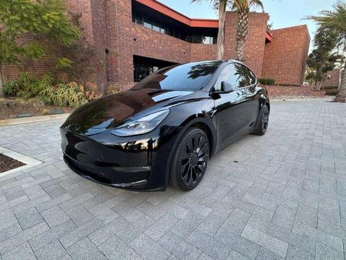 2023 Tesla Model Y Performance