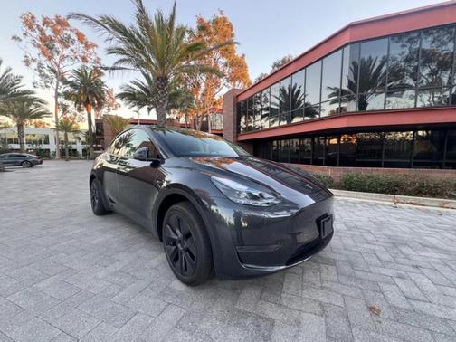 Gray 2024 Tesla Model Y Long Range