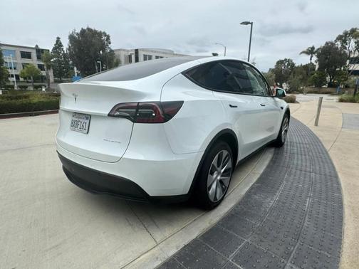 Pearl White Multi 2023 Tesla Model Y Long Range
