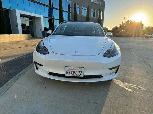 Pearl White Multi 2022 Tesla Model 3 Base
