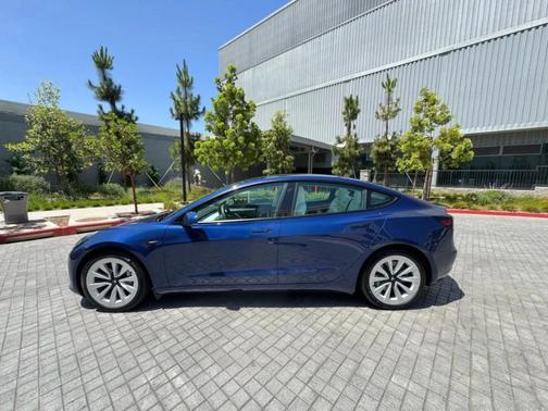 Deep Blue Metallic 2022 Tesla Model 3 Base