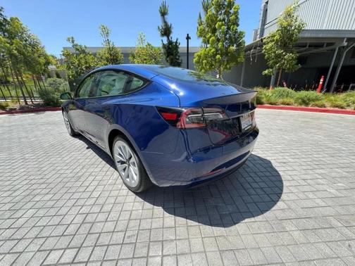 Deep Blue Metallic 2022 Tesla Model 3 Base
