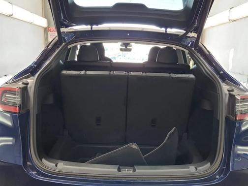 Deep Blue Metallic 2024 Tesla Model Y Long Range