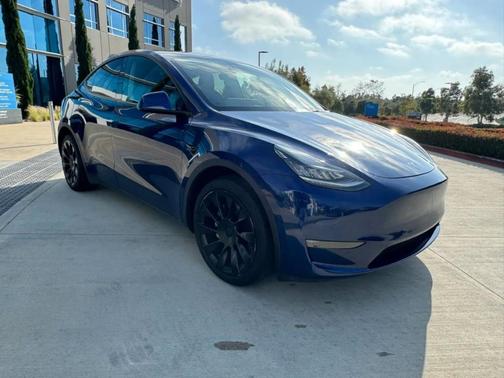 Deep Blue Metallic 2024 Tesla Model Y Long Range