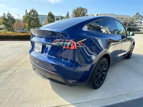 Deep Blue Metallic 2024 Tesla Model Y Long Range