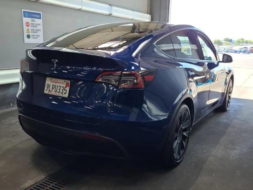 Deep Blue Metallic 2024 Tesla Model Y Long Range