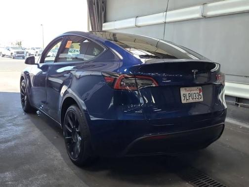 Deep Blue Metallic 2024 Tesla Model Y Long Range
