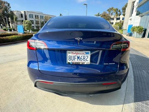Deep Blue Metallic 2024 Tesla Model Y Long Range