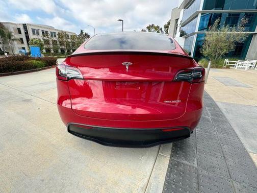 2023 Tesla Model Y Performance
