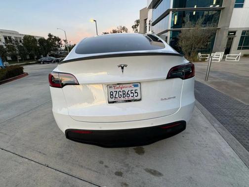 Pearl White Multi 2023 Tesla Model Y Performance