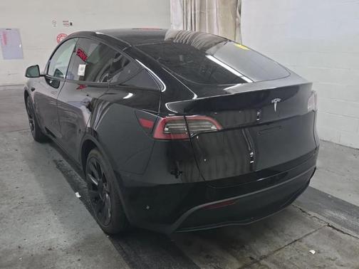2023 Tesla Model Y Base