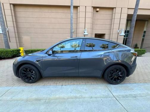 2023 Tesla Model Y Base