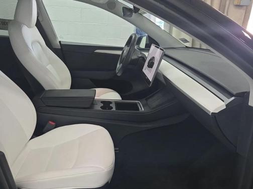 2023 Tesla Model Y Base