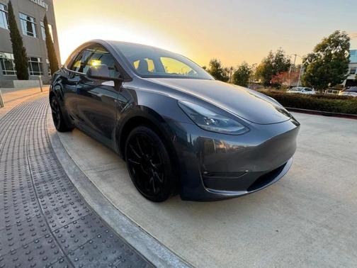 Gray 2023 Tesla Model Y Long Range