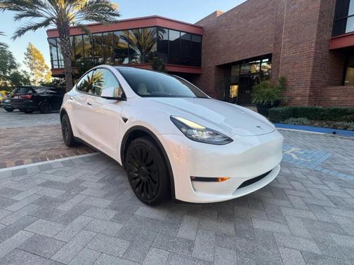 2023 Tesla Model Y Long Range