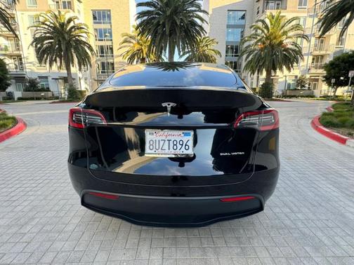 Black 2025 Tesla Model Y Long Range