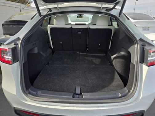 Pearl White Multi 2024 Tesla Model Y Long Range