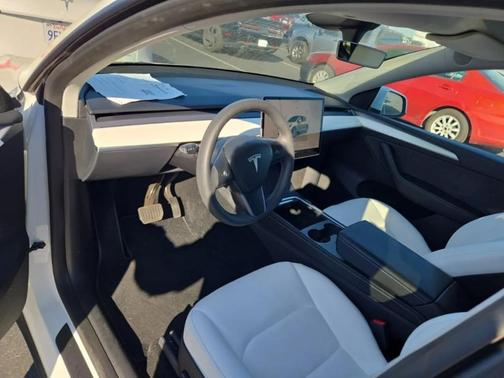 Pearl White Multi 2024 Tesla Model Y Long Range
