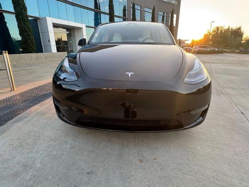 Black 2023 Tesla Model Y Long Range