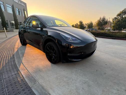 Black 2023 Tesla Model Y Long Range