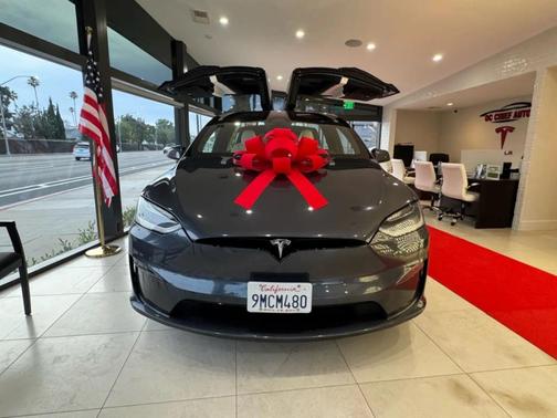 2023 Tesla Model X Standard Range