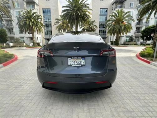 Midnight Silver Metallic 2023 Tesla Model Y Long Range