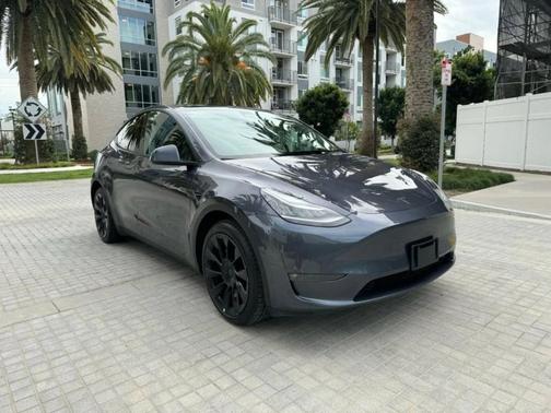 Midnight Silver Metallic 2023 Tesla Model Y Long Range