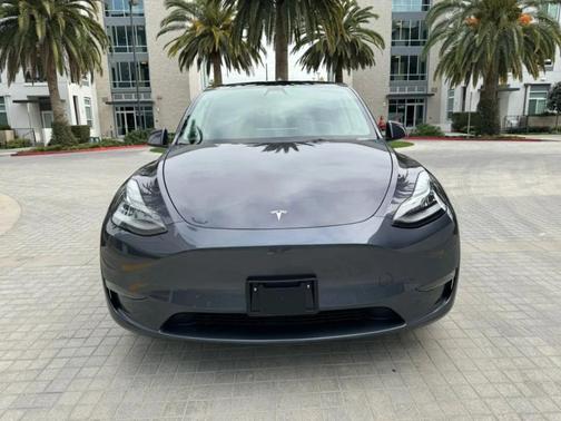 Midnight Silver Metallic 2023 Tesla Model Y Long Range